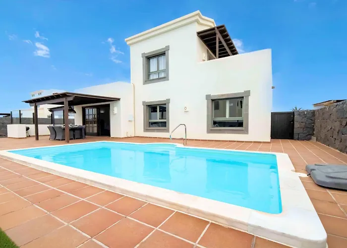 Superb Casa Herlanda 3 Bedrooms Pool Table * 普拉亚布兰卡