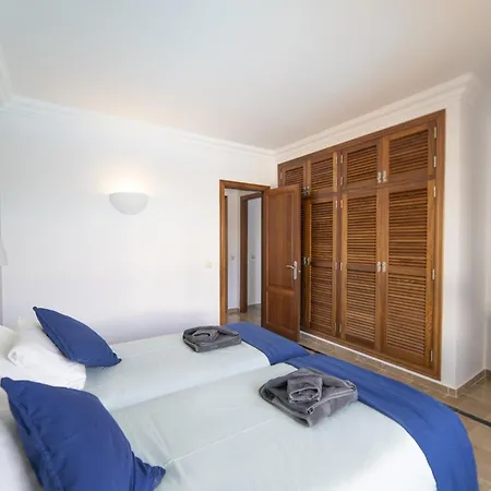 Superb Casa Herlanda 3 Bedrooms Pool Table וילה