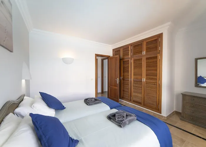 Superb Casa Herlanda 3 Bedrooms Pool Table וילה